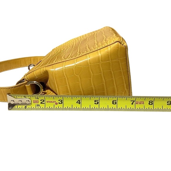 Top Handle Yellow Faux Crocodile Embossed Handbag Turn Lock Closure Like New - Picture 11 of 14